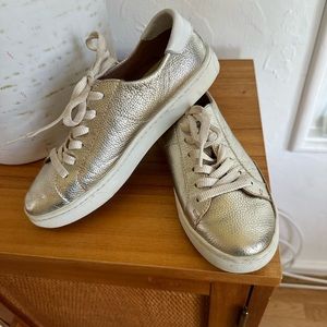 Soludos size 7 gold sneaker